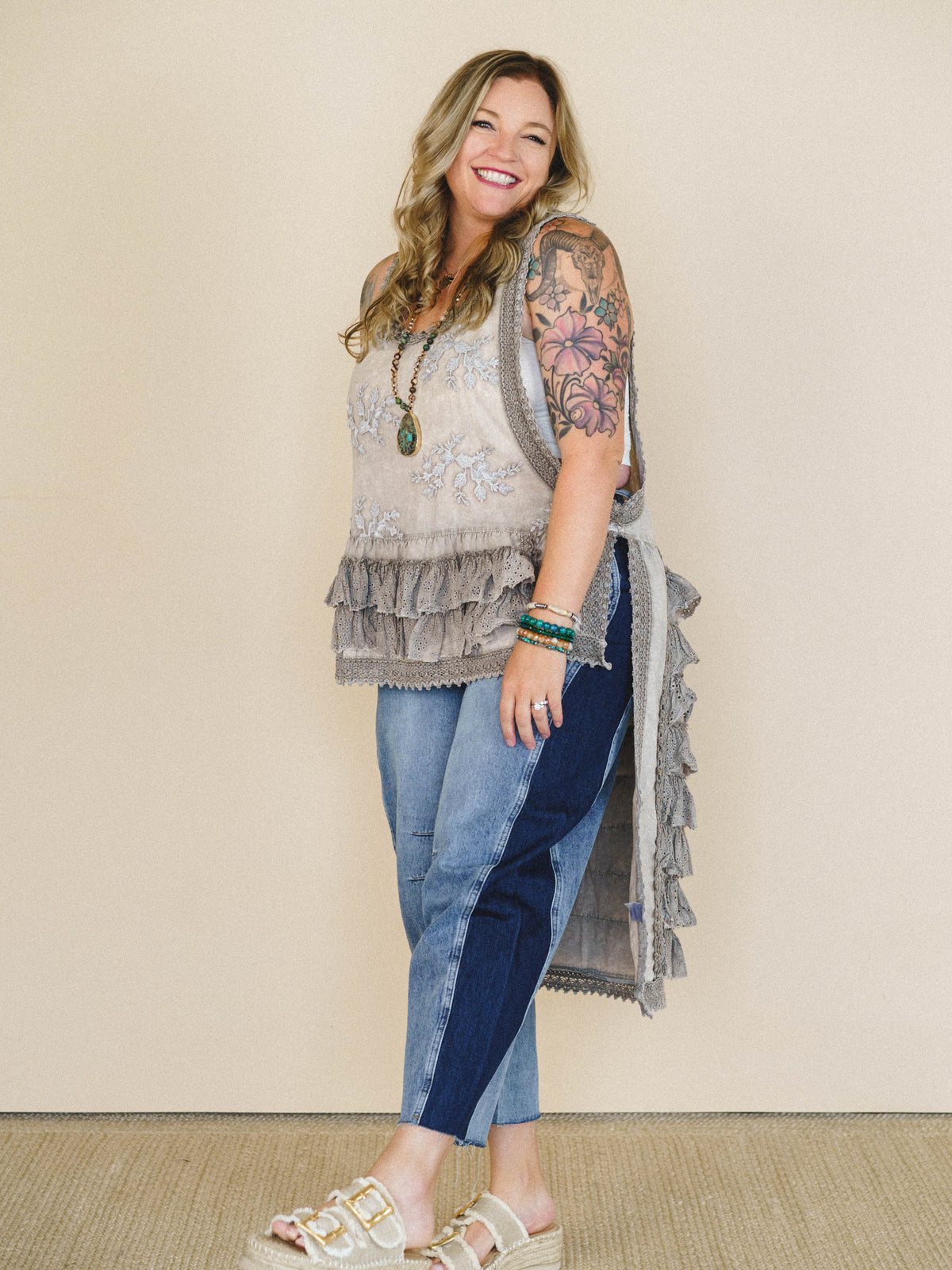 Jolie Prairie Top - Taupe