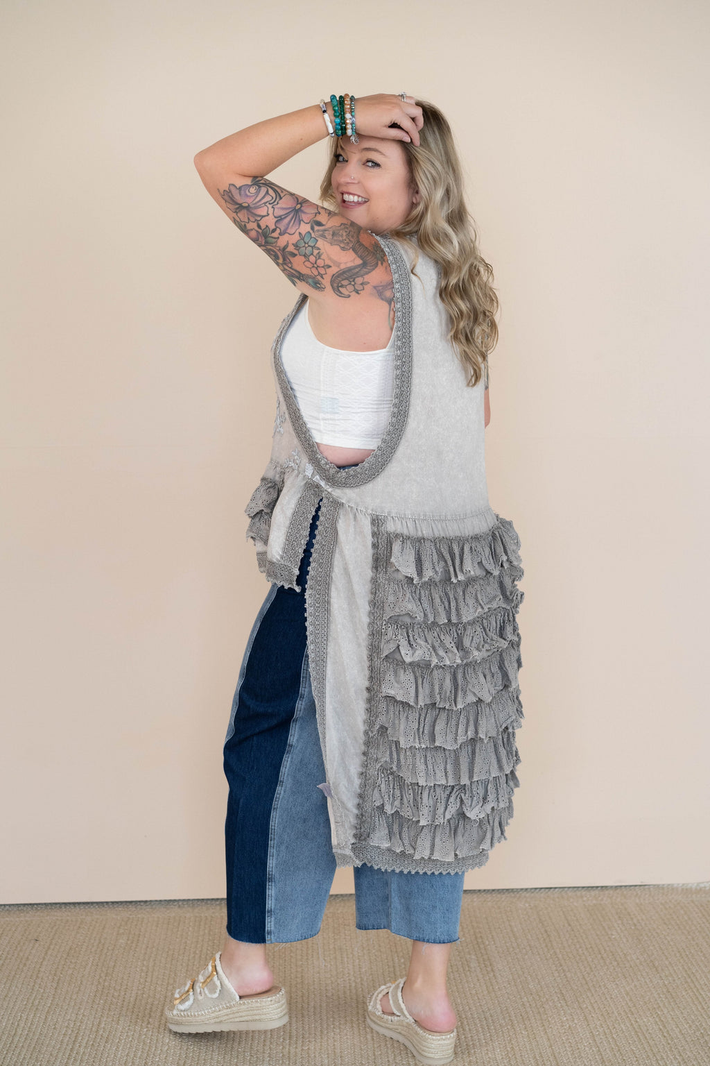 Jolie Prairie Top - Taupe